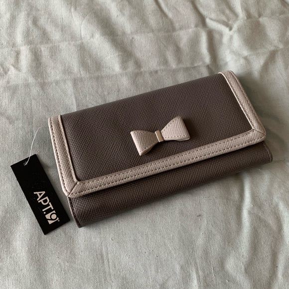 Apt 9 Wallet - Picture 1 of 2